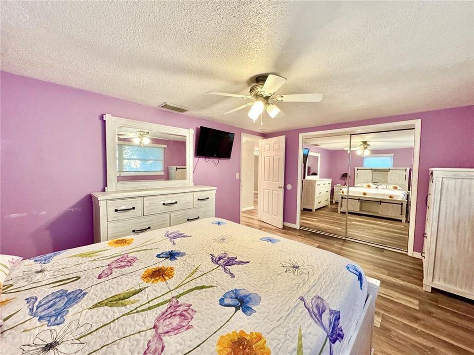 For Rent: $2,900 (2 beds, 1 baths, 1121 Square Feet)