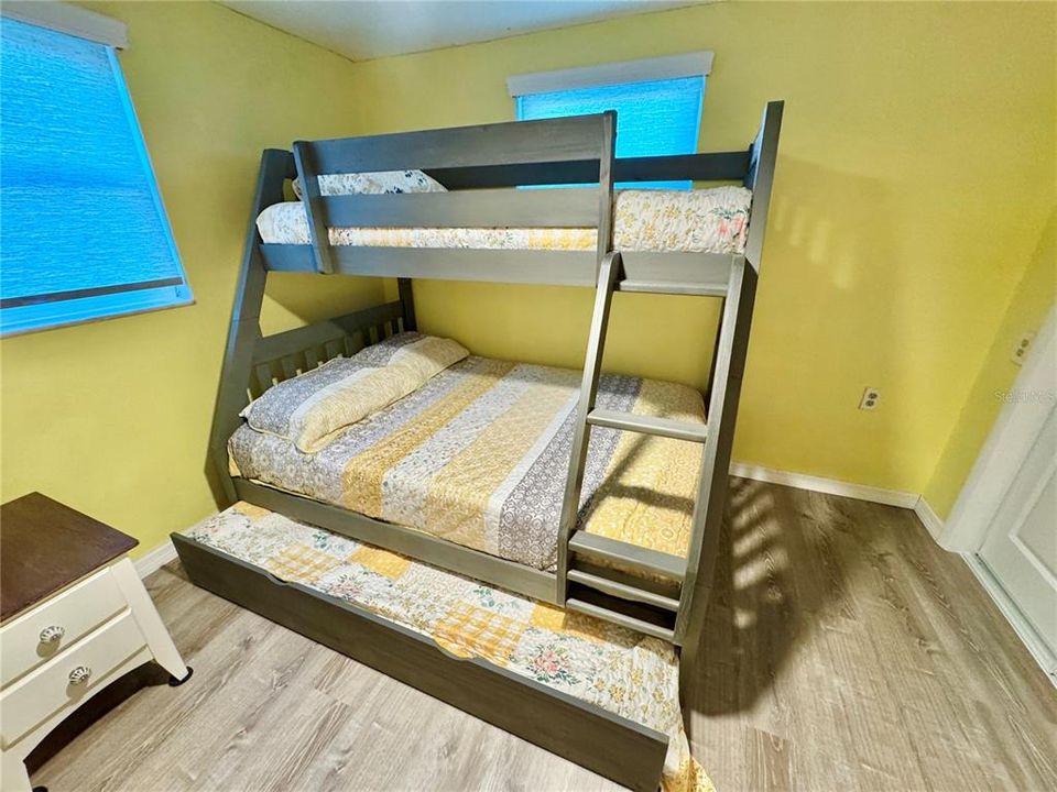 For Rent: $2,900 (2 beds, 1 baths, 1121 Square Feet)