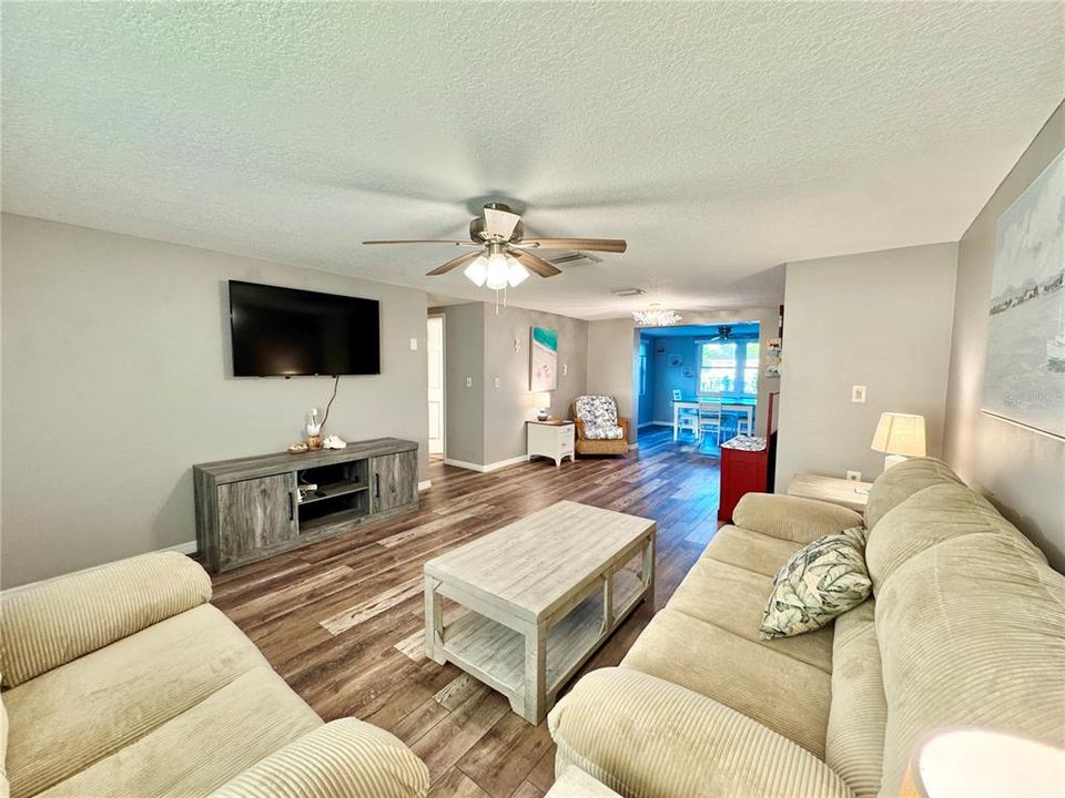 For Rent: $2,900 (2 beds, 1 baths, 1121 Square Feet)