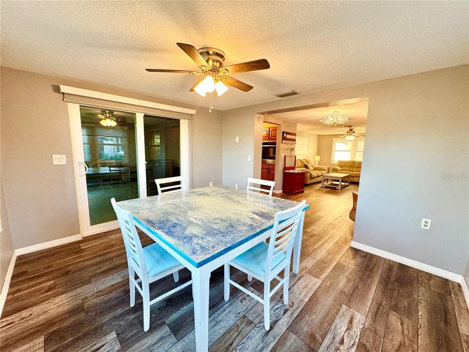 For Rent: $2,900 (2 beds, 1 baths, 1121 Square Feet)