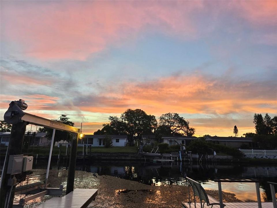 For Rent: $2,900 (2 beds, 1 baths, 1121 Square Feet)