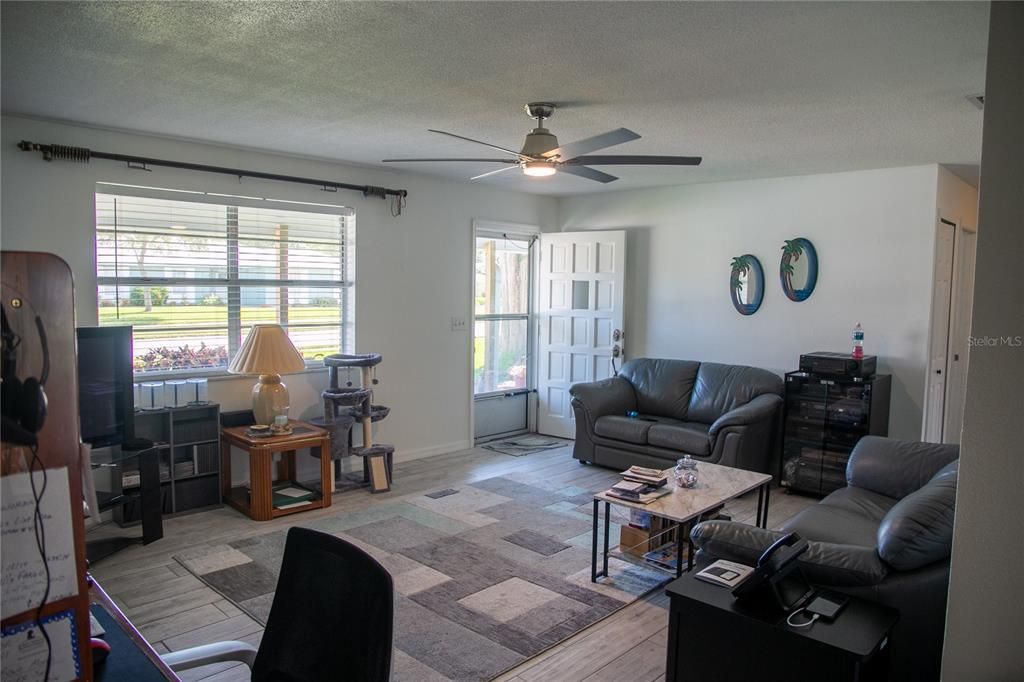 For Sale: $269,500 (3 beds, 2 baths, 1286 Square Feet)