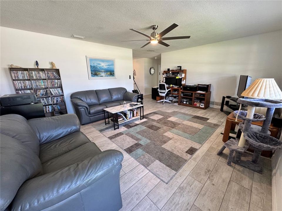 For Sale: $269,500 (3 beds, 2 baths, 1286 Square Feet)