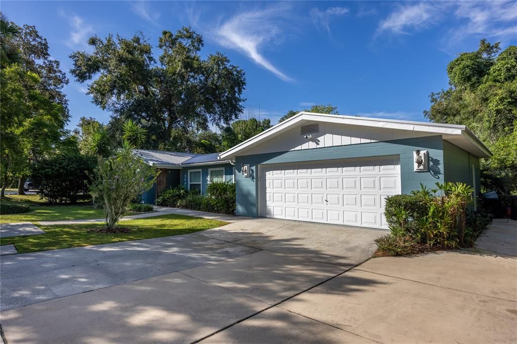 Active With Contract: $349,000 (3 beds, 2 baths, 1529 Square Feet)