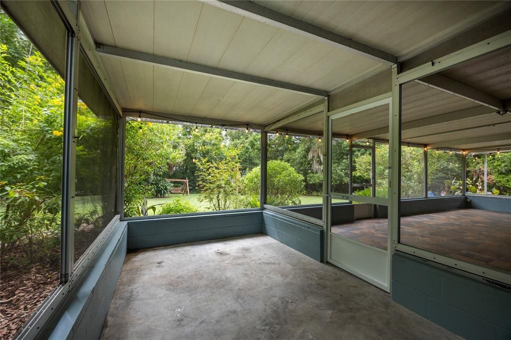 Active With Contract: $349,000 (3 beds, 2 baths, 1529 Square Feet)