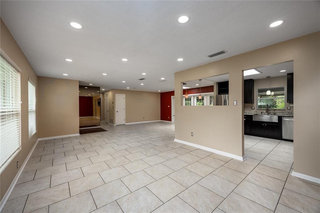 Active With Contract: $349,000 (3 beds, 2 baths, 1529 Square Feet)