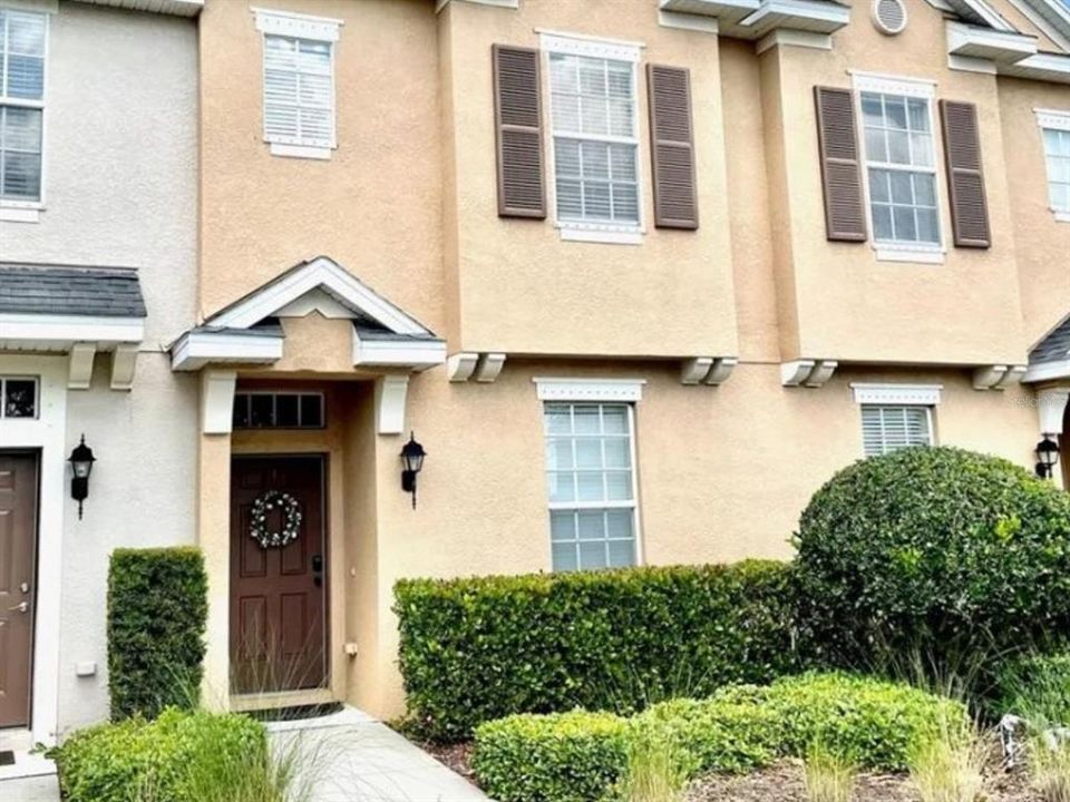 Active With Contract: $1,850 (2 beds, 2 baths, 1268 Square Feet)