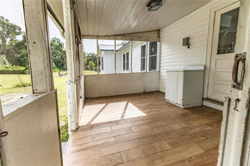 Activo con contrato: $295,000 (3 camas, 1 baños, 1205 Pies cuadrados)