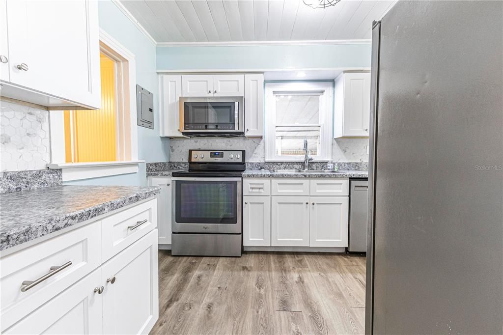 Activo con contrato: $295,000 (3 camas, 1 baños, 1205 Pies cuadrados)