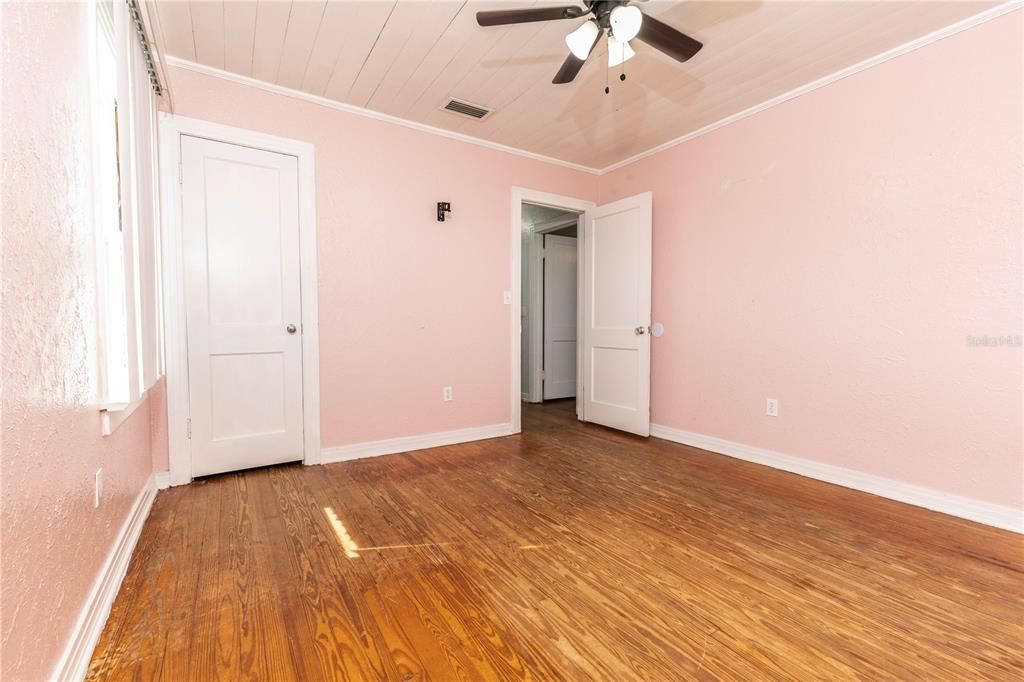 Activo con contrato: $295,000 (3 camas, 1 baños, 1205 Pies cuadrados)