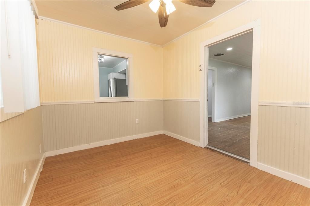 Activo con contrato: $295,000 (3 camas, 1 baños, 1205 Pies cuadrados)