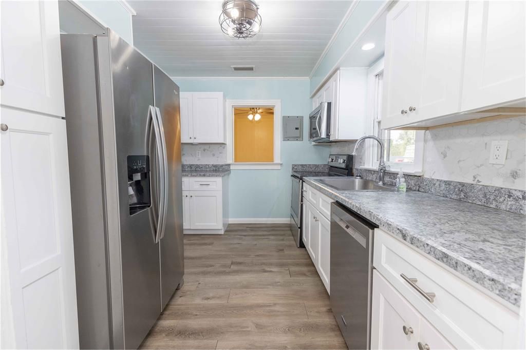 Activo con contrato: $295,000 (3 camas, 1 baños, 1205 Pies cuadrados)