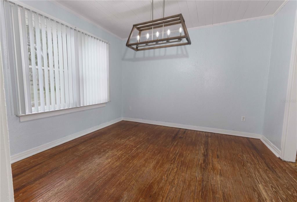 Activo con contrato: $295,000 (3 camas, 1 baños, 1205 Pies cuadrados)