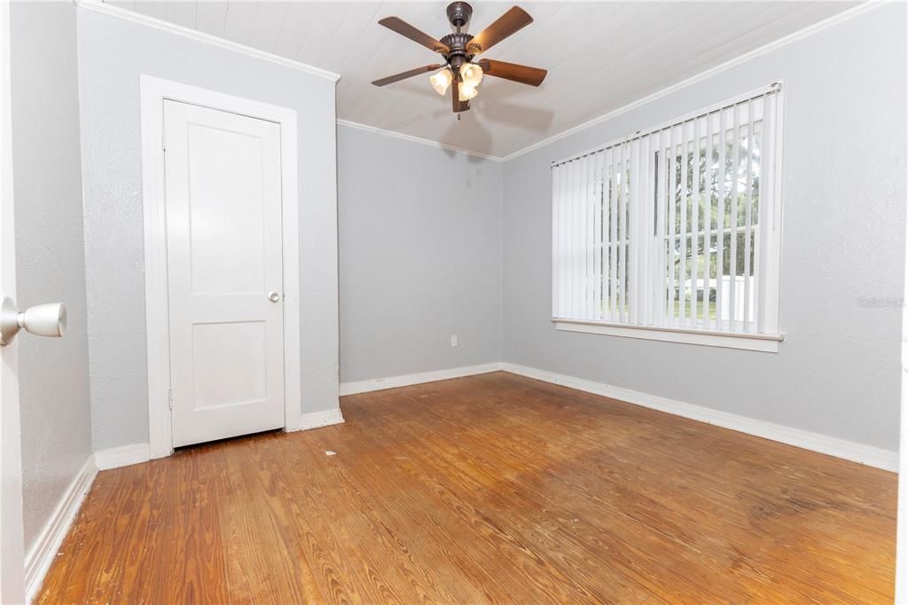 Activo con contrato: $295,000 (3 camas, 1 baños, 1205 Pies cuadrados)