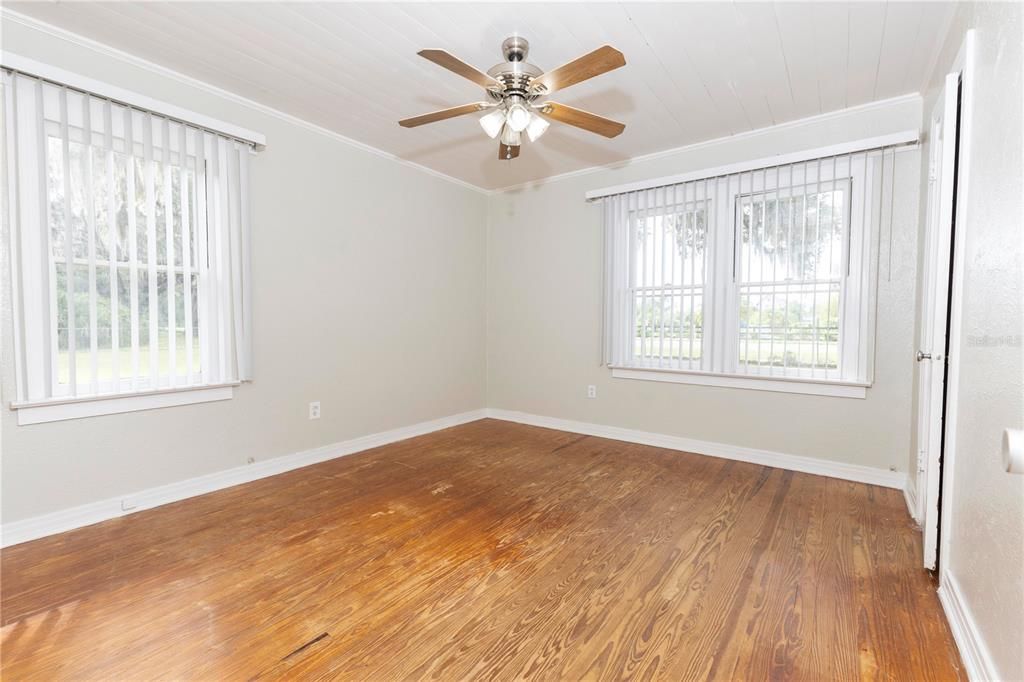 Activo con contrato: $295,000 (3 camas, 1 baños, 1205 Pies cuadrados)