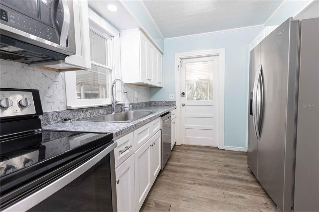 Activo con contrato: $295,000 (3 camas, 1 baños, 1205 Pies cuadrados)