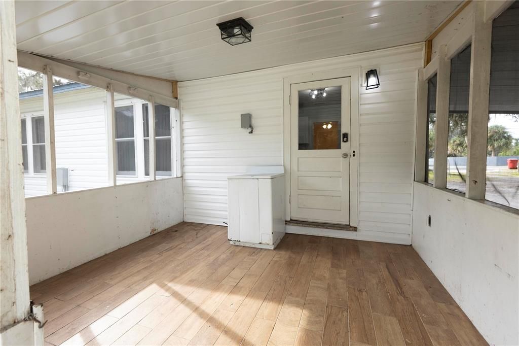 Activo con contrato: $295,000 (3 camas, 1 baños, 1205 Pies cuadrados)