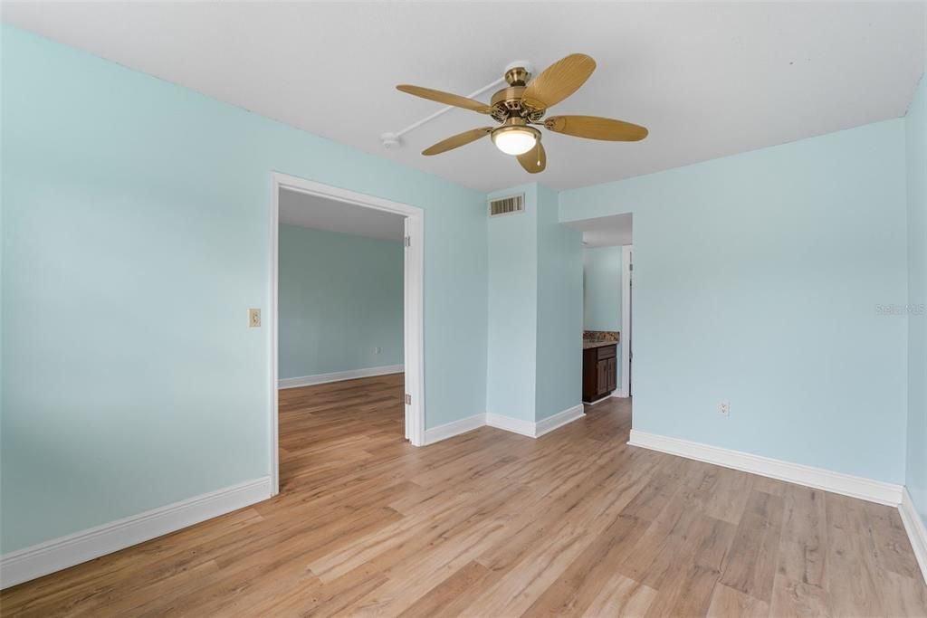 Activo con contrato: $1,100 (1 camas, 1 baños, 550 Pies cuadrados)