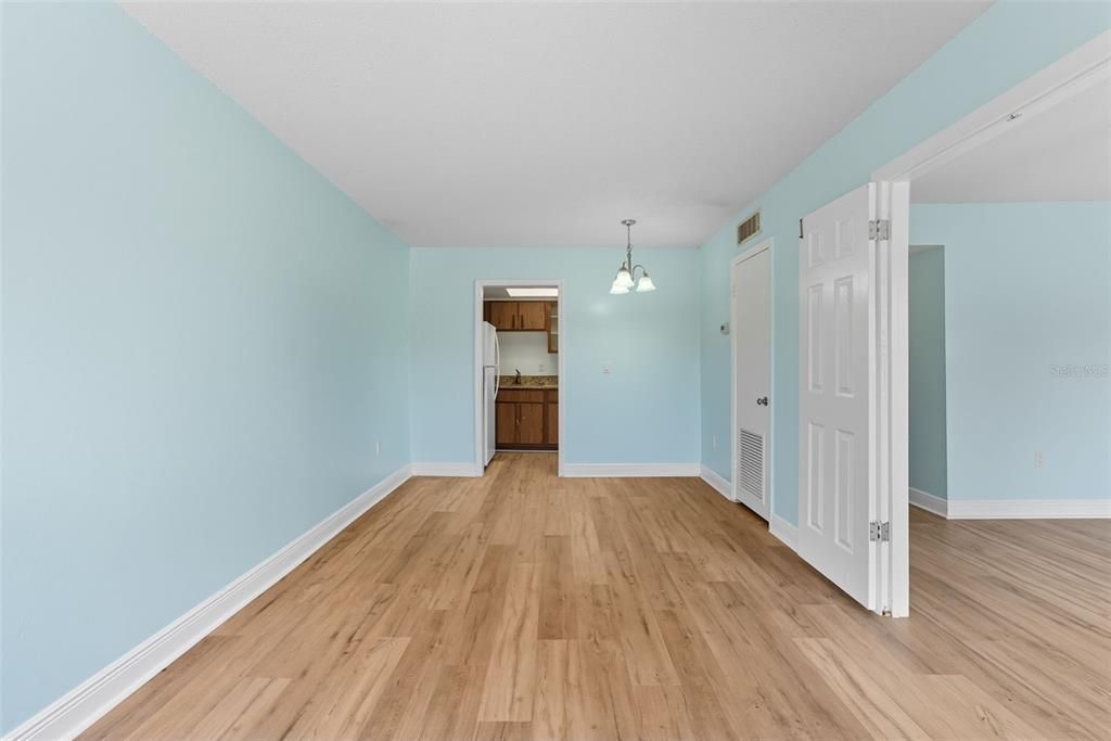 Activo con contrato: $1,100 (1 camas, 1 baños, 550 Pies cuadrados)