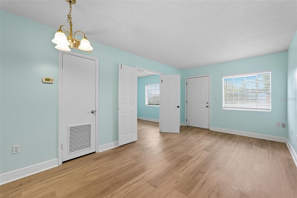 Activo con contrato: $1,100 (1 camas, 1 baños, 550 Pies cuadrados)