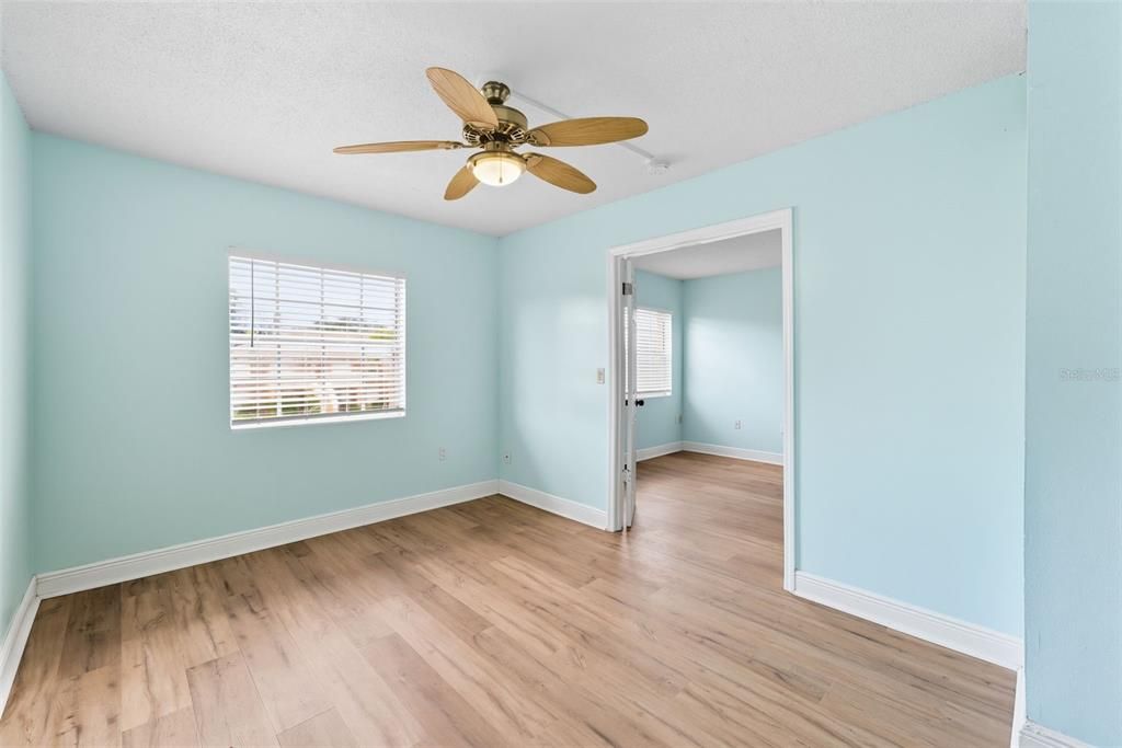 Activo con contrato: $1,100 (1 camas, 1 baños, 550 Pies cuadrados)