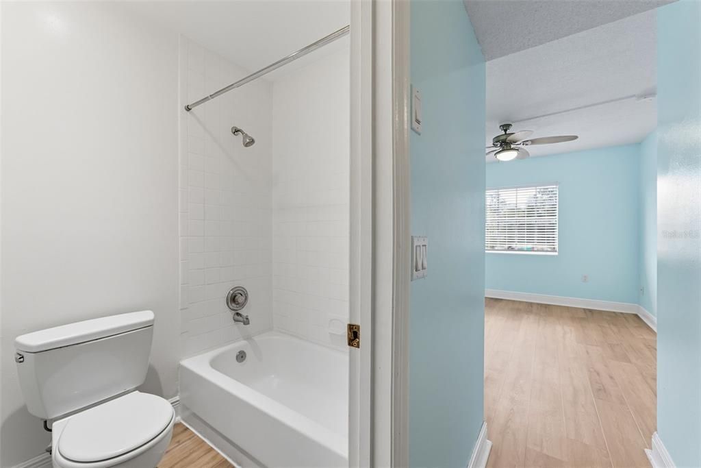 Activo con contrato: $1,100 (1 camas, 1 baños, 550 Pies cuadrados)