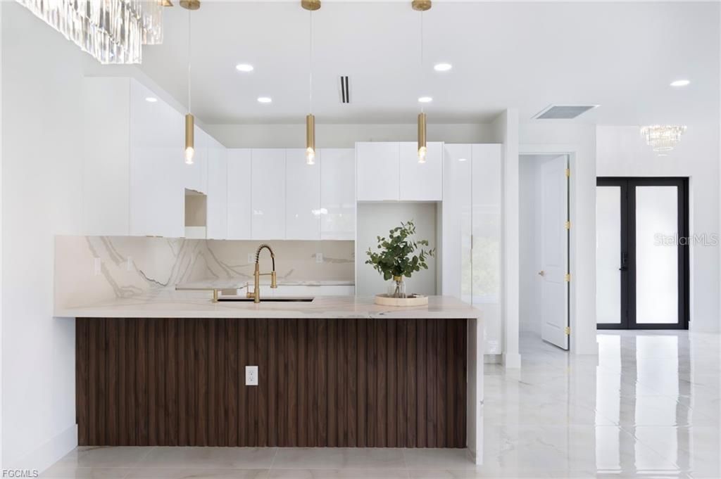 For Sale: $349,900 (3 beds, 2 baths, 1536 Square Feet)