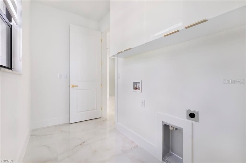 For Sale: $349,900 (3 beds, 2 baths, 1536 Square Feet)