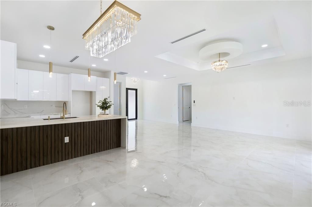 For Sale: $349,900 (3 beds, 2 baths, 1536 Square Feet)