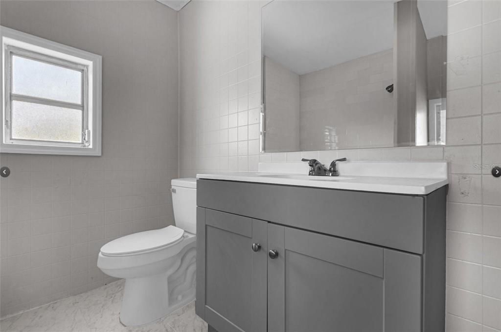 На продажу: $339,900 (2 спален, 0 ванн, 1596 Квадратных фут)