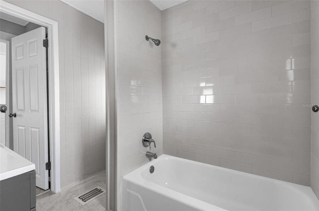 На продажу: $339,900 (2 спален, 0 ванн, 1596 Квадратных фут)