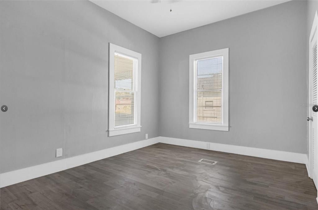 На продажу: $339,900 (2 спален, 0 ванн, 1596 Квадратных фут)