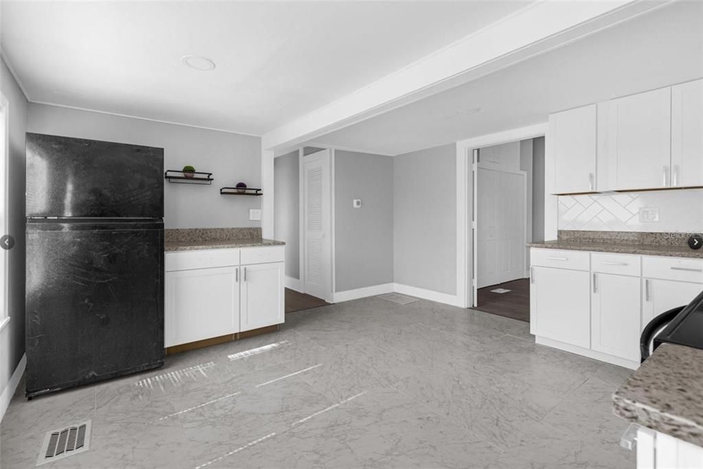 На продажу: $339,900 (2 спален, 0 ванн, 1596 Квадратных фут)