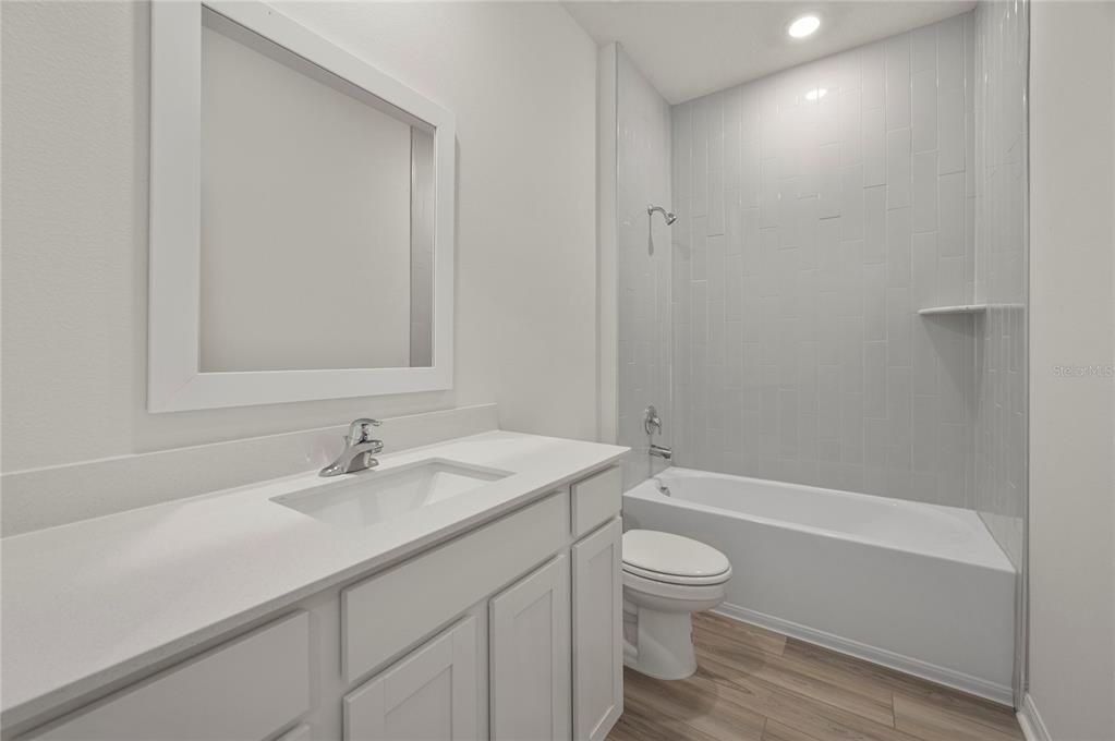 合同活跃: $354,900 (5 贝兹, 3 浴室, 1984 平方英尺)