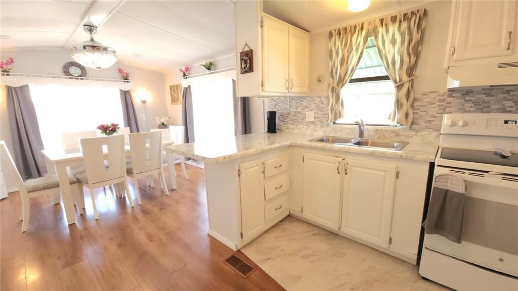 На продажу: $134,000 (1 спален, 2 ванн, 840 Квадратных фут)