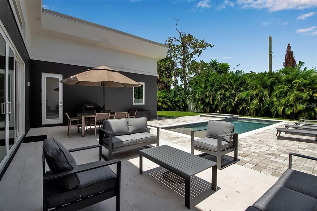 For Sale: $1,999,000 (4 beds, 3 baths, 2731 Square Feet)