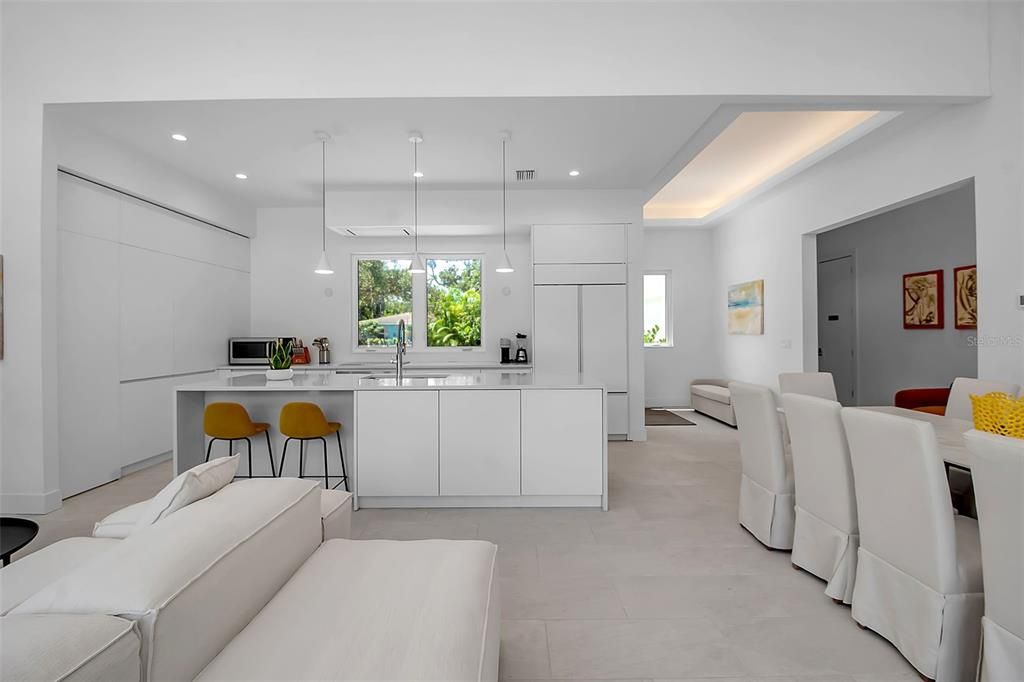 For Sale: $1,999,000 (4 beds, 3 baths, 2731 Square Feet)