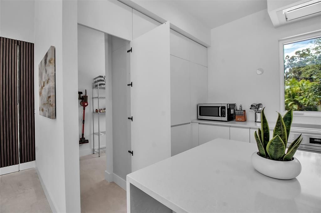 For Sale: $1,999,000 (4 beds, 3 baths, 2731 Square Feet)