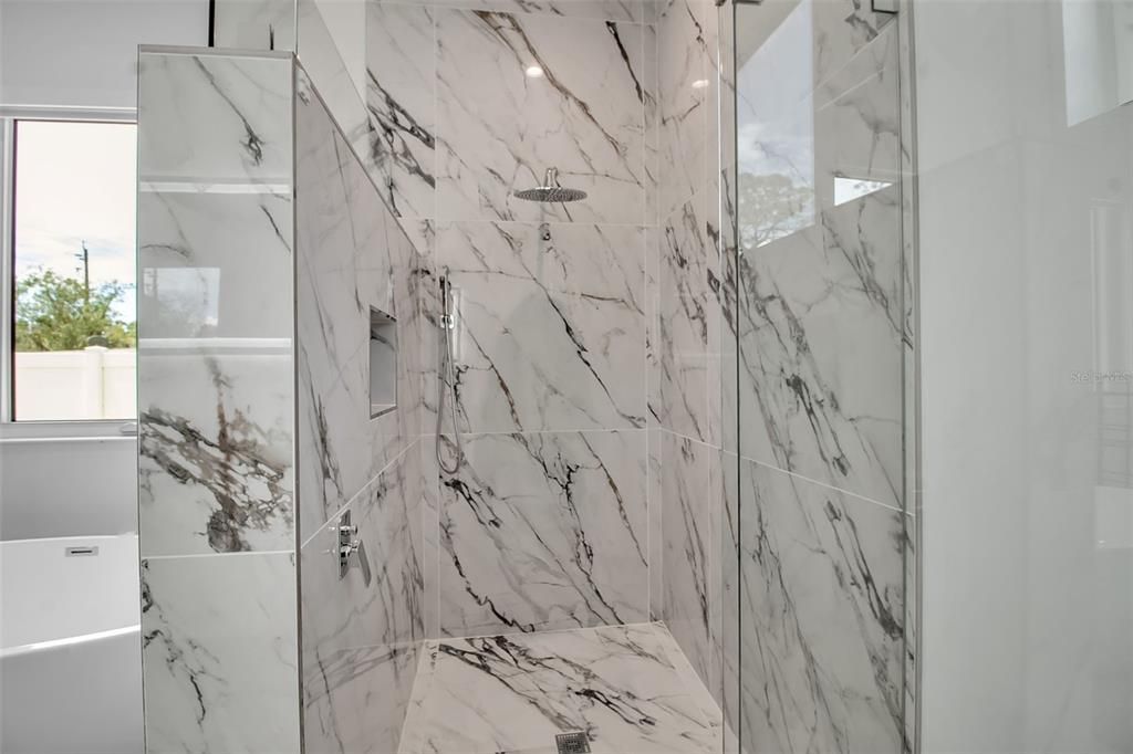 For Sale: $1,999,000 (4 beds, 3 baths, 2731 Square Feet)