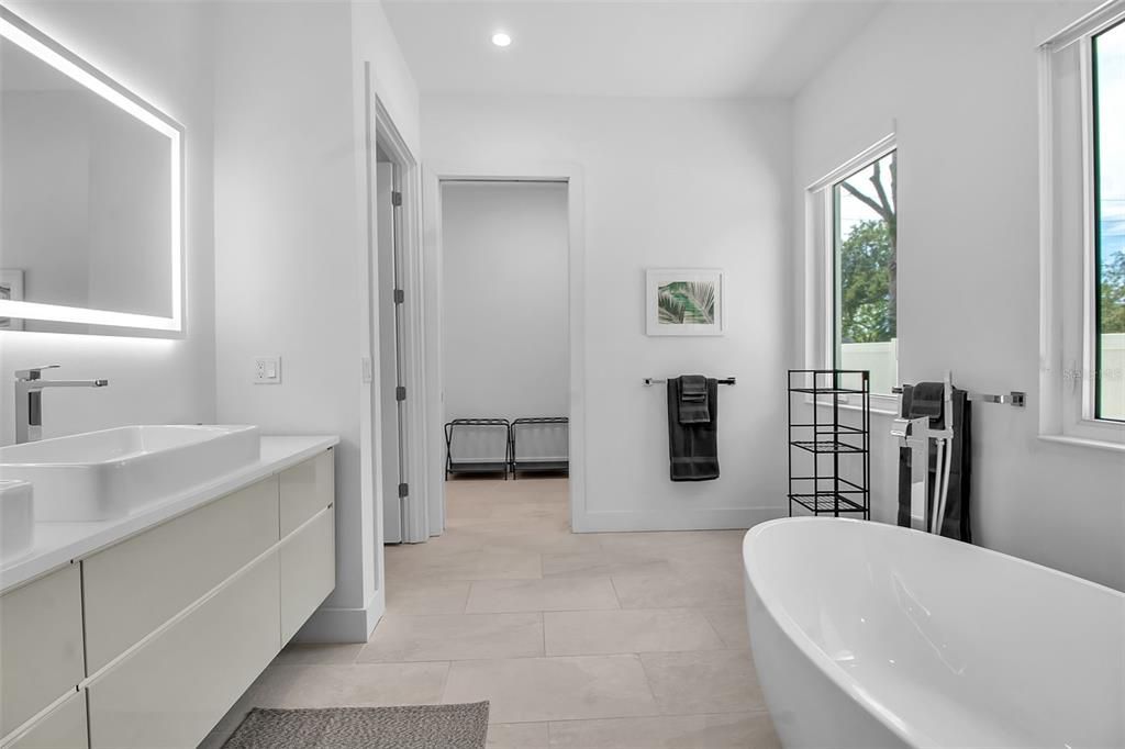 For Sale: $1,999,000 (4 beds, 3 baths, 2731 Square Feet)