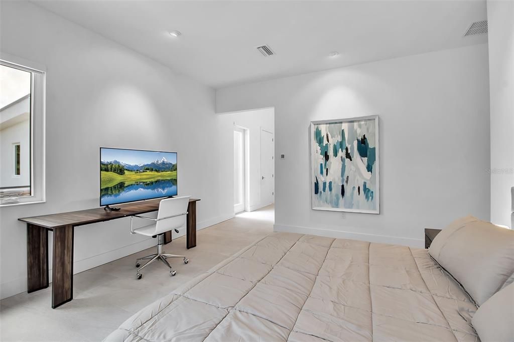 For Sale: $1,999,000 (4 beds, 3 baths, 2731 Square Feet)