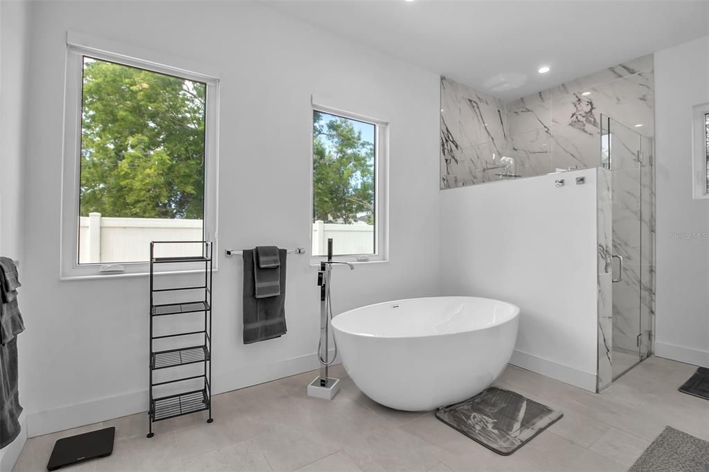 For Sale: $1,999,000 (4 beds, 3 baths, 2731 Square Feet)