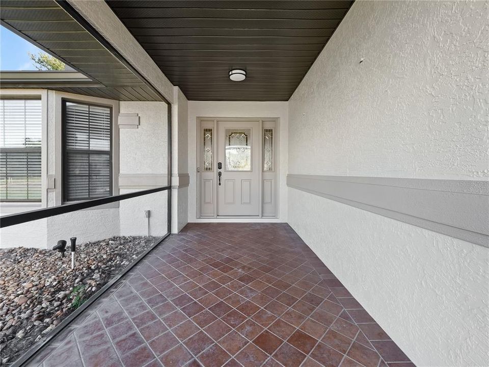 合同活跃: $320,000 (3 贝兹, 2 浴室, 2031 平方英尺)