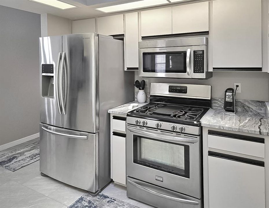 合同活跃: $320,000 (3 贝兹, 2 浴室, 2031 平方英尺)