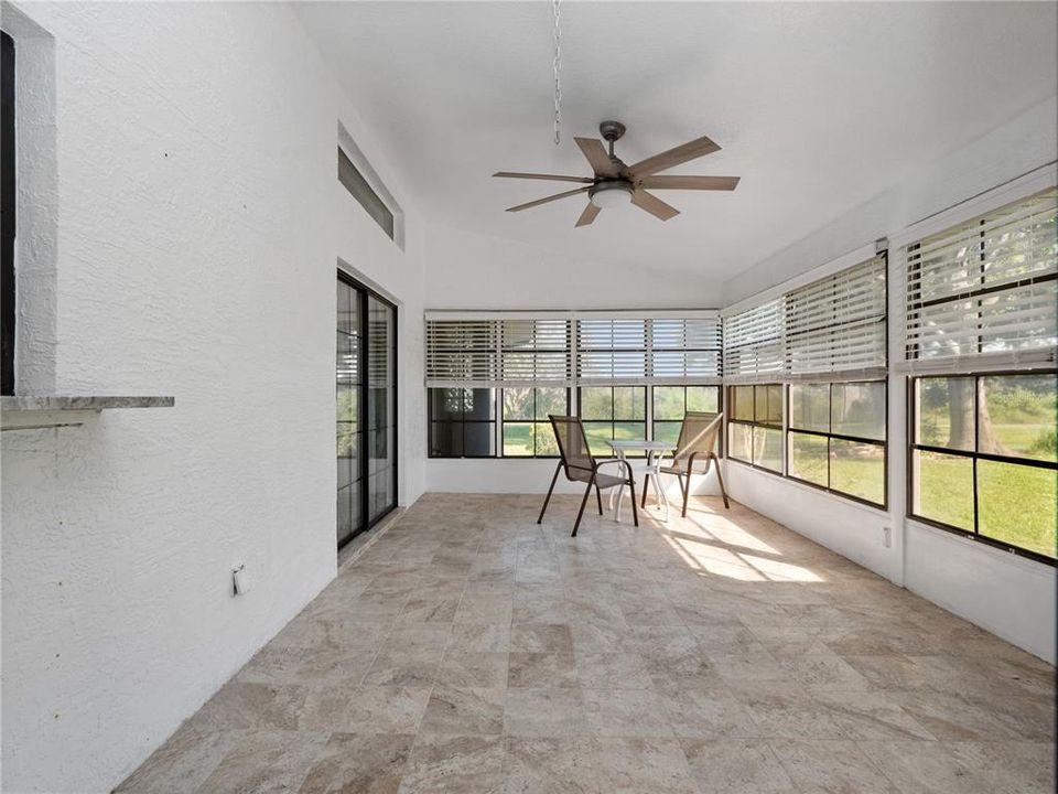 合同活跃: $320,000 (3 贝兹, 2 浴室, 2031 平方英尺)