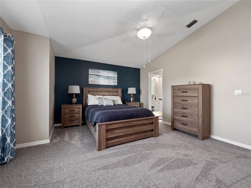 合同活跃: $320,000 (3 贝兹, 2 浴室, 2031 平方英尺)