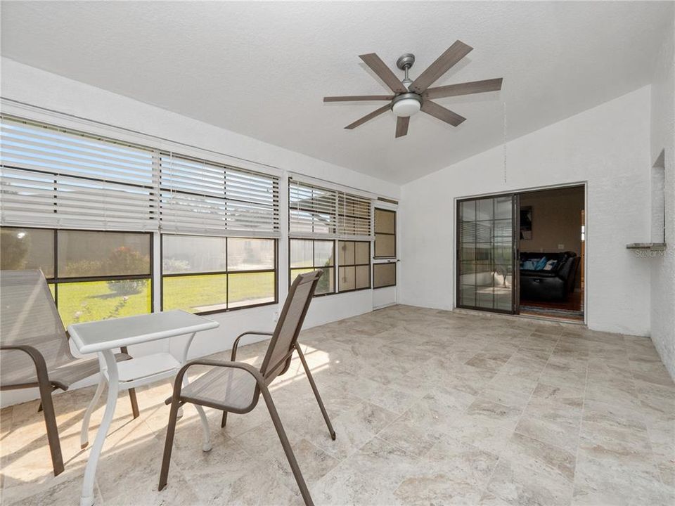 合同活跃: $320,000 (3 贝兹, 2 浴室, 2031 平方英尺)