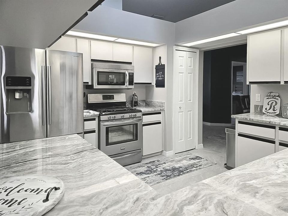 合同活跃: $320,000 (3 贝兹, 2 浴室, 2031 平方英尺)