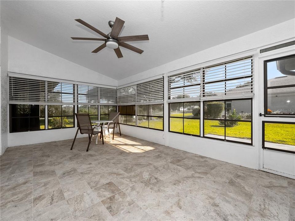 合同活跃: $320,000 (3 贝兹, 2 浴室, 2031 平方英尺)