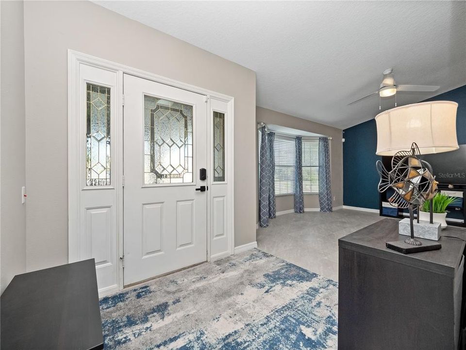 合同活跃: $320,000 (3 贝兹, 2 浴室, 2031 平方英尺)